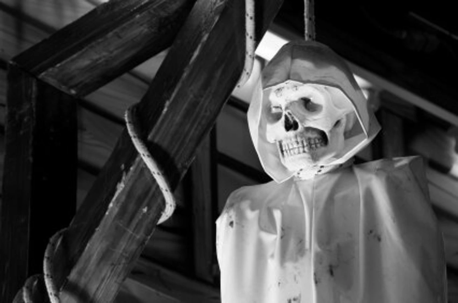 Dangling Boney - Hangman Kicking Prop